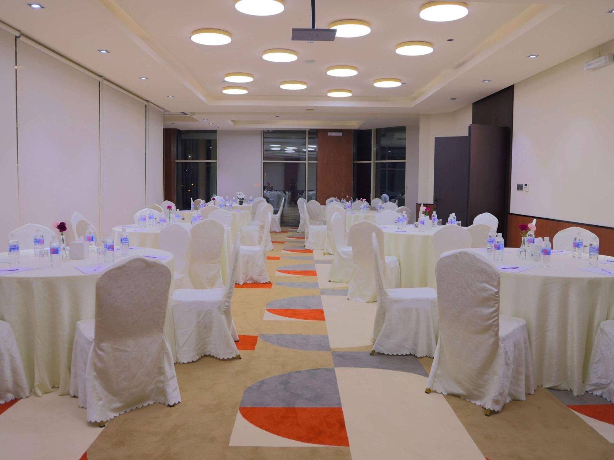 Novotel Suites Riyadh Centre Zewnętrze zdjęcie